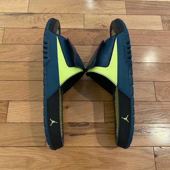 Sandals_&_Flip_Flops